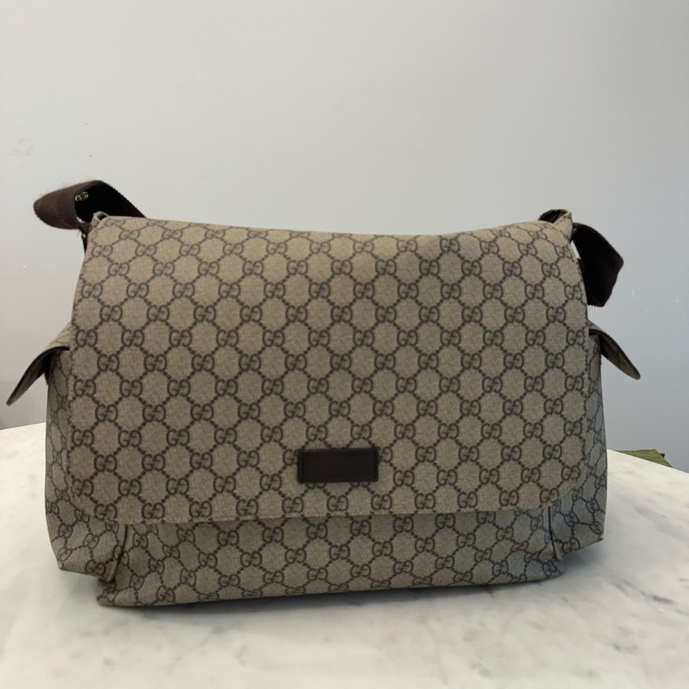 Guccii GG Supreme Medium Diaper bag.